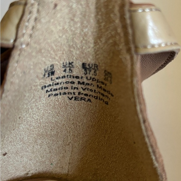 Naturalizer Vera Ankle Strap Dress Sandals, size 7 1/2 wide. Not worn outside - Picture 10 of 10